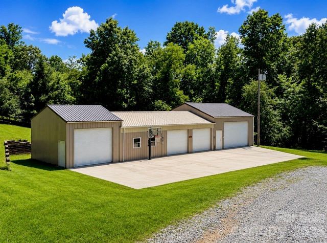 80 Hidden Bluff Lane, Horse Shoe, NC 28742