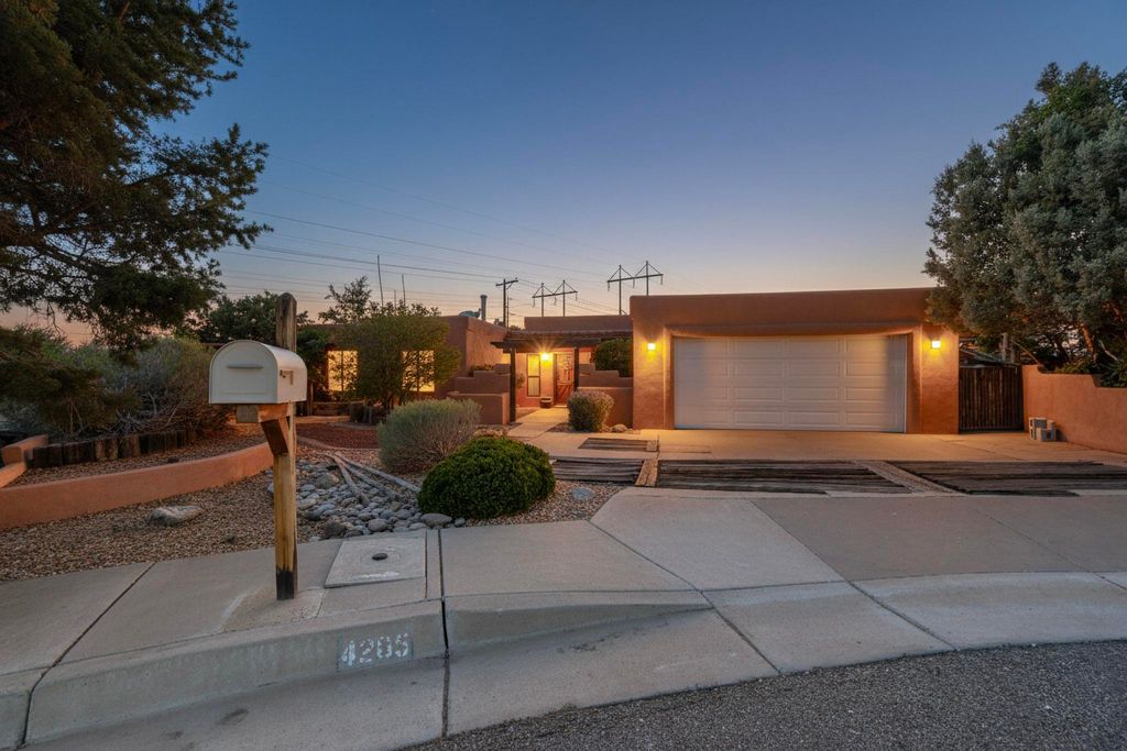 4205 Landau Street NE, Albuquerque, NM 87111