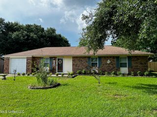 13104 Sweetbriar Street, Ocean Springs, MS 39564