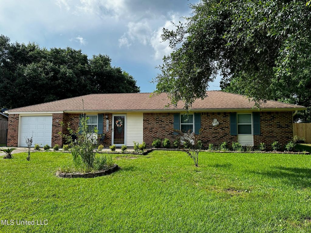 13104 Sweetbriar Street, Ocean Springs, MS 39564