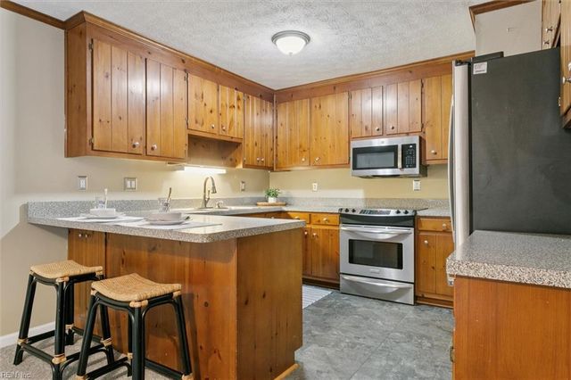 55 S Valasia RD, Poquoson, VA 23662