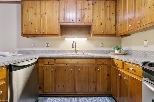 55 S Valasia RD, Poquoson, VA 23662