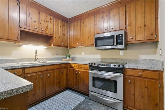 55 S Valasia RD, Poquoson, VA 23662