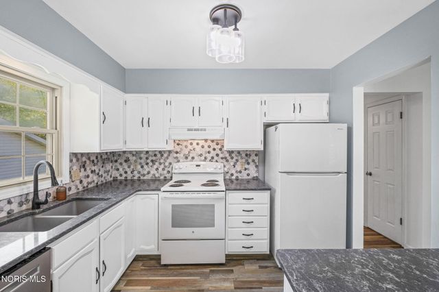 600 Wilkshire Drive, Waterville, OH 43566