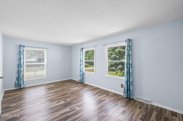600 Wilkshire Drive, Waterville, OH 43566