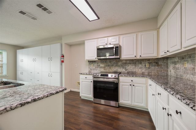 3510 Meadowview Drive, Corinth, TX 76210