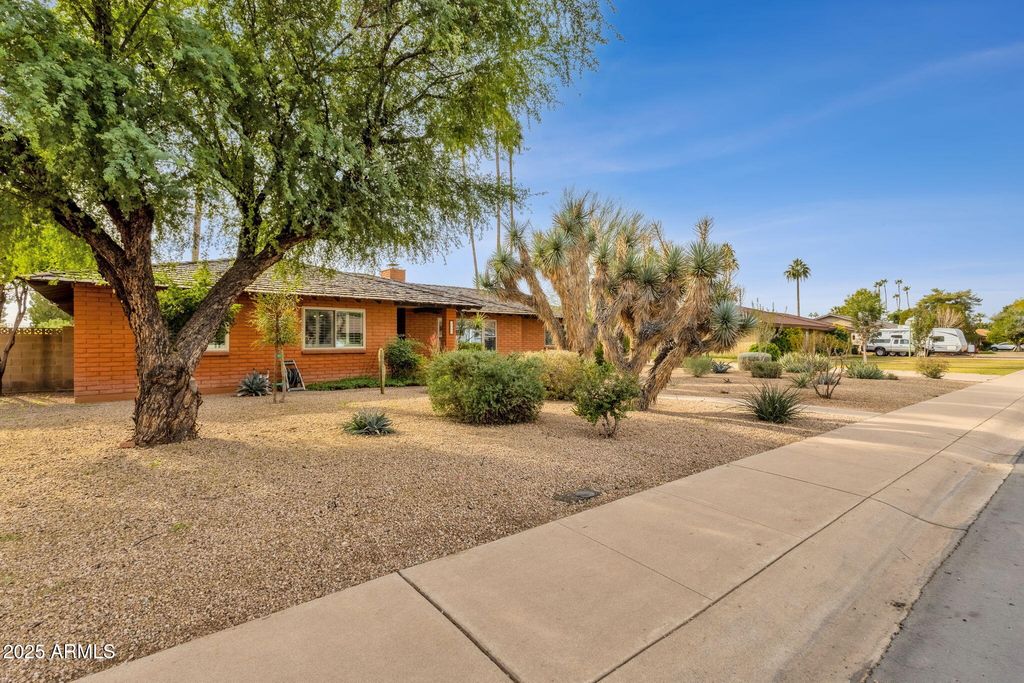 2063 E LA JOLLA Drive, Tempe, AZ 85282