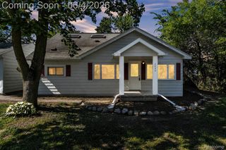 2890 Beland Avenue, Keego Harbor, MI 48320
