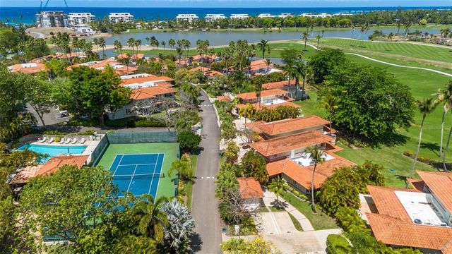 12 THE GREENS, Dorado, PR 00646