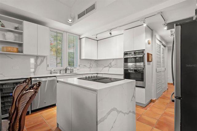 12 THE GREENS, Dorado, PR 00646