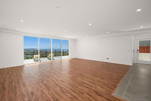 1253 Van Nuys St, San Diego, CA 92109