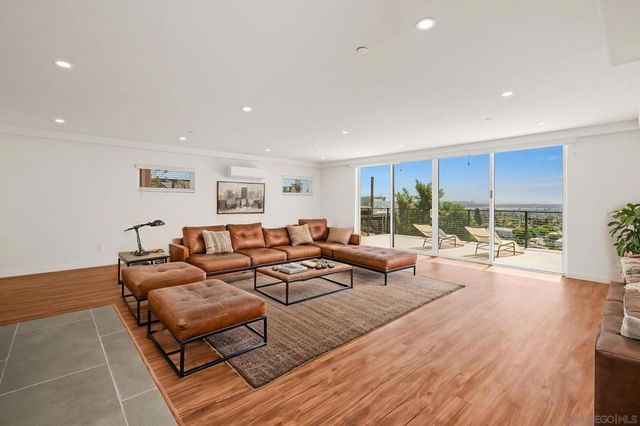 1253 Van Nuys St, San Diego, CA 92109