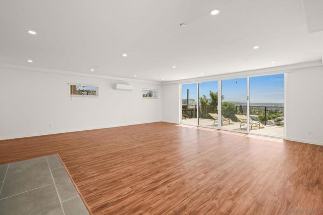 1253 Van Nuys St, San Diego, CA 92109