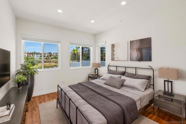 1253 Van Nuys St, San Diego, CA 92109