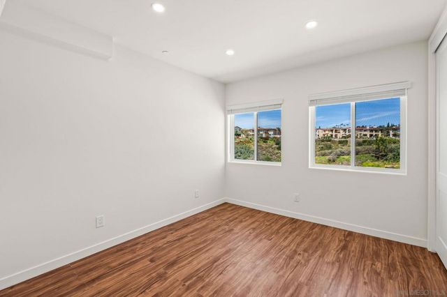 1253 Van Nuys St, San Diego, CA 92109