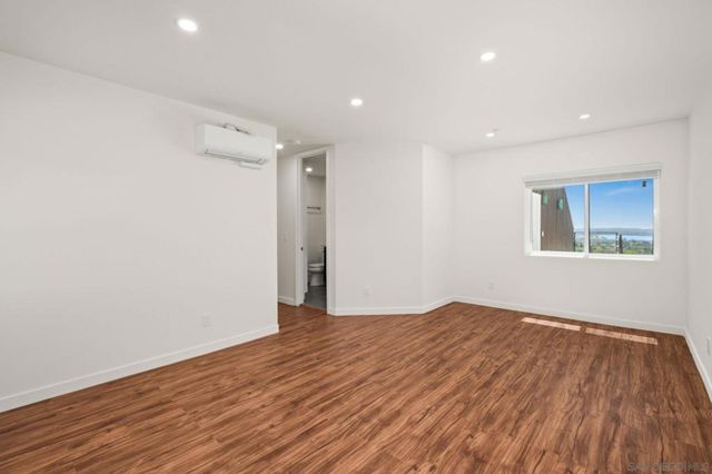 1253 Van Nuys St, San Diego, CA 92109