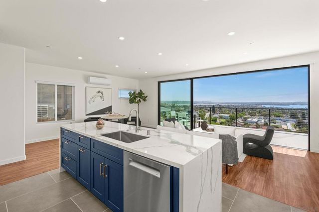 1253 Van Nuys St, San Diego, CA 92109