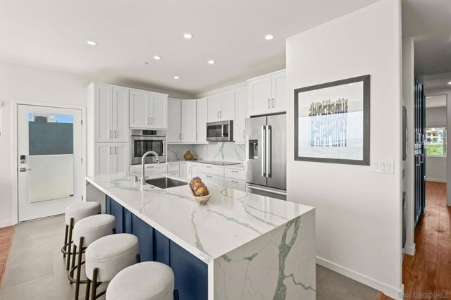 1253 Van Nuys St, San Diego, CA 92109