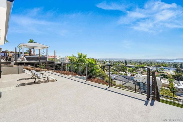 1253 Van Nuys St, San Diego, CA 92109