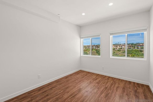 1253 Van Nuys St, San Diego, CA 92109