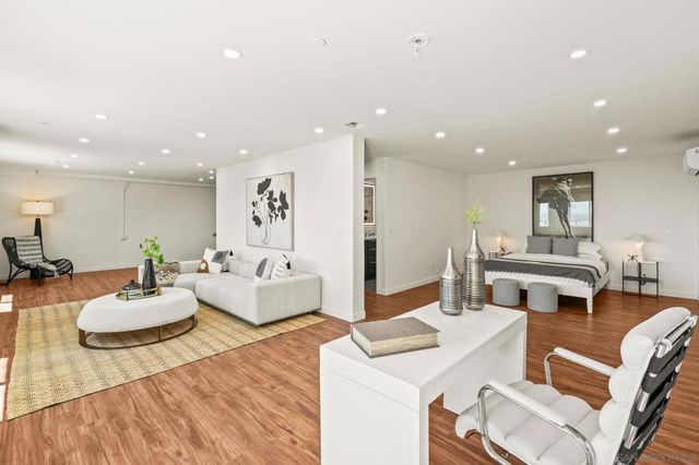 1253 Van Nuys St, San Diego, CA 92109
