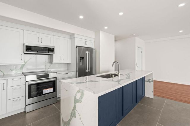 1253 Van Nuys St, San Diego, CA 92109