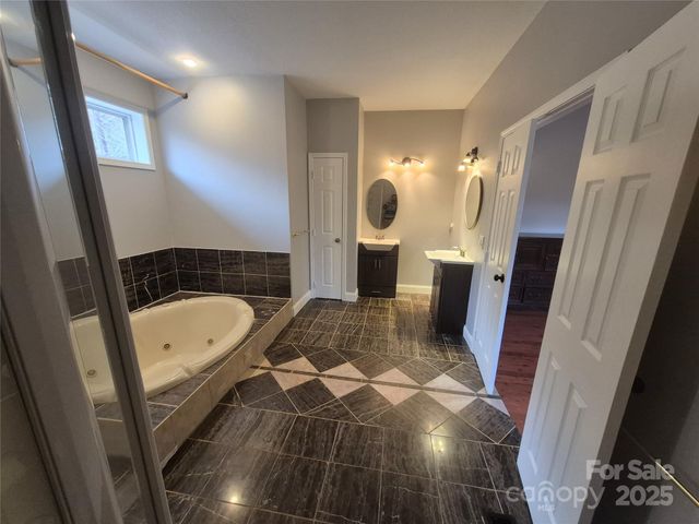 318 Vance Gap Road, Asheville, NC 28804