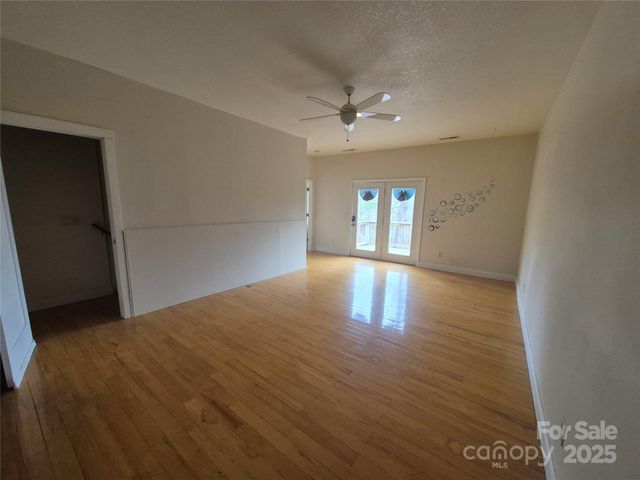 318 Vance Gap Road, Asheville, NC 28804