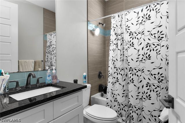 1386 Rosemary LN, Naples, FL 34103