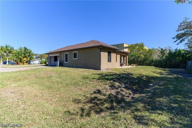 1386 Rosemary LN, Naples, FL 34103