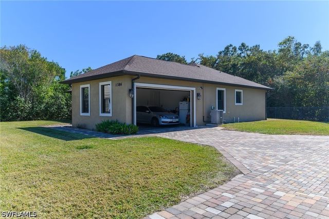 1386 Rosemary LN, Naples, FL 34103