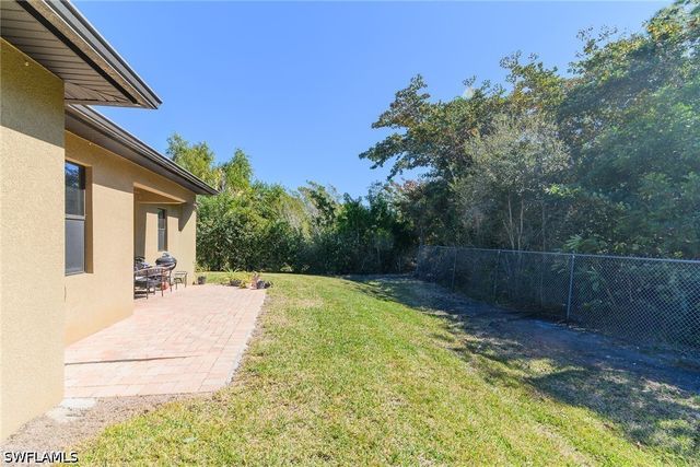 1386 Rosemary LN, Naples, FL 34103