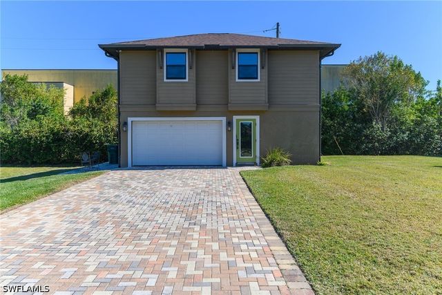 1386 Rosemary LN, Naples, FL 34103