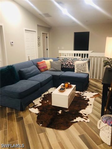 1386 Rosemary LN, Naples, FL 34103