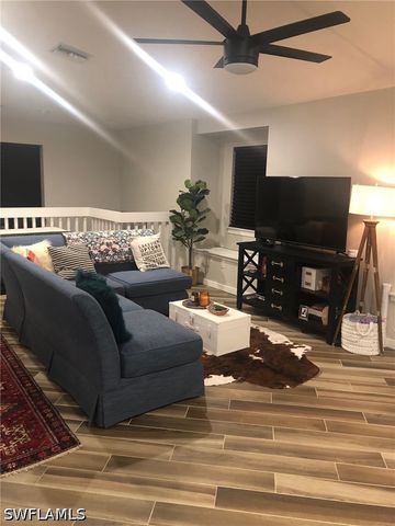 1386 Rosemary LN, Naples, FL 34103