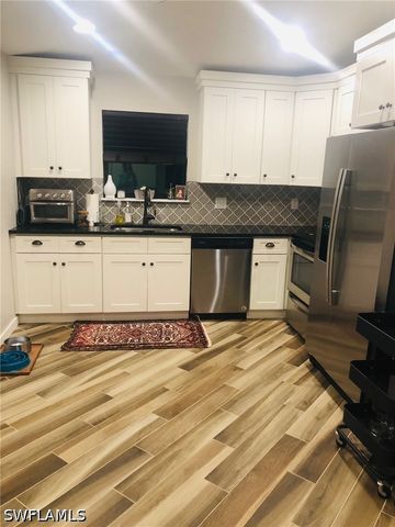 1386 Rosemary LN, Naples, FL 34103