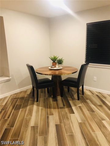 1386 Rosemary LN, Naples, FL 34103