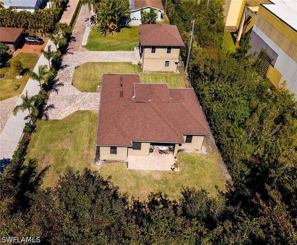 1386 Rosemary LN, Naples, FL 34103