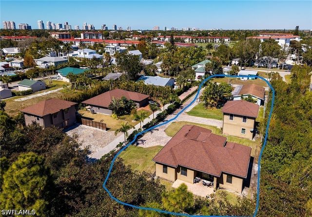 1386 Rosemary LN, Naples, FL 34103