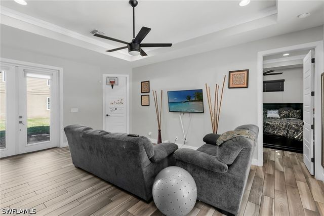 1386 Rosemary LN, Naples, FL 34103