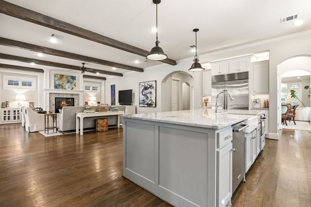 7027 Casa Loma Avenue, Dallas, TX 75214