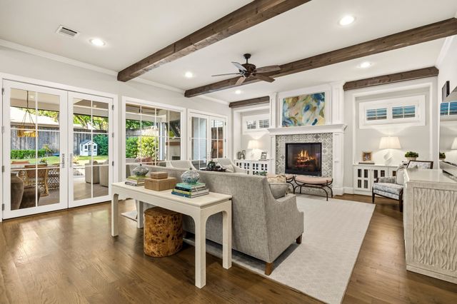 7027 Casa Loma Avenue, Dallas, TX 75214