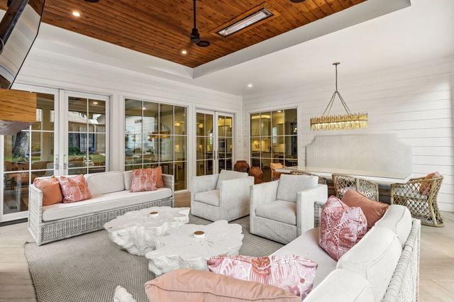 7027 Casa Loma Avenue, Dallas, TX 75214