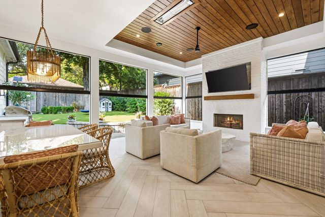 7027 Casa Loma Avenue, Dallas, TX 75214