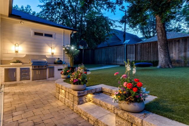 7027 Casa Loma Avenue, Dallas, TX 75214