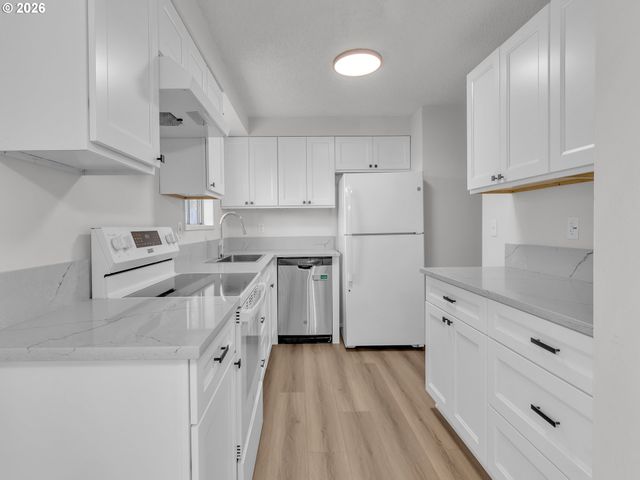 4974 NINA Ave Se, Salem, OR 97302