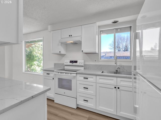 4974 NINA Ave Se, Salem, OR 97302