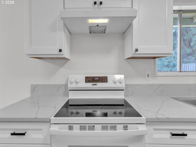 4974 NINA Ave Se, Salem, OR 97302