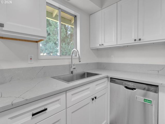 4974 NINA Ave Se, Salem, OR 97302