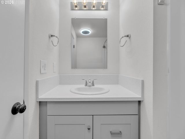 4974 NINA Ave Se, Salem, OR 97302